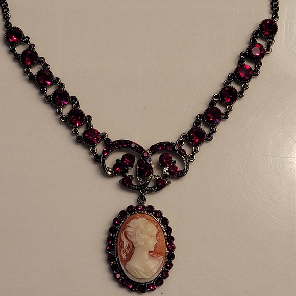 Cameo Pendant With Deep Blood Red Crystals Gunmetal-tone Choker Necklace PoFJ - Picture 11 of 16